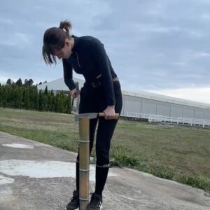 Naomi Trauden Instagram - トラウデンは竹割りを覚えた！🎋