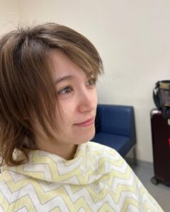 Naomi Trauden Instagram - 眠そうすぎる、朝のわたしです。笑 眠そうな時の方がドイツ人感出るねって言われる 起きたまま出かけられるのは、ヘアメイクさん達のおかげ、本当に日々感謝！！笑