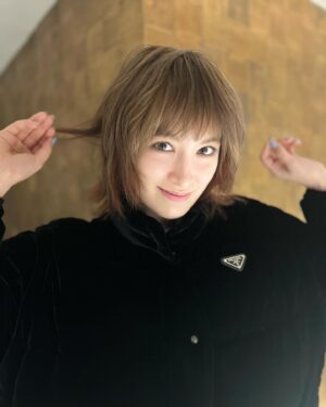 Naomi Trauden Instagram - 短くなったのだ！とても好評で嬉しい☺️
@nasup さんいつもありがとうございます👼🤍