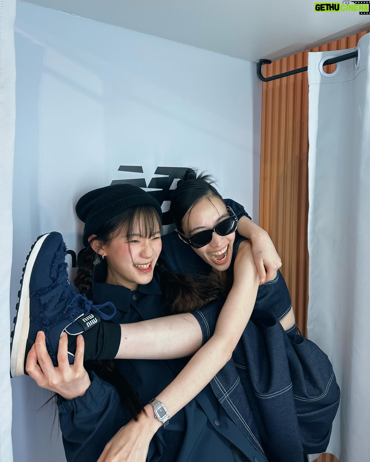 Napassanan Sirindasuphasiri Instagram - New Balance ฉลองยิ่งใหญ่จัดงาน Grand Opening 1st Flagship store ที่ใหญ่สุดในไทย แถมมีกิจกรรมมากมาย ทั้งเครื่องดื่มจาก New Balance Café และ ถ่ายรูปชิคๆกับตู้ Photobooth บอกเลยปังมากกก ใครพลาดไม่เป็นไร เพราะสามารถแวะไปดูไปช็อปกันต่อได้เลยที่ชั้น 3 Atrium zone ที่ Centralworld น้าา😊🎉 @newbalance #NewBalance #nbThailand #newbalancelifestyle #WeGotNow