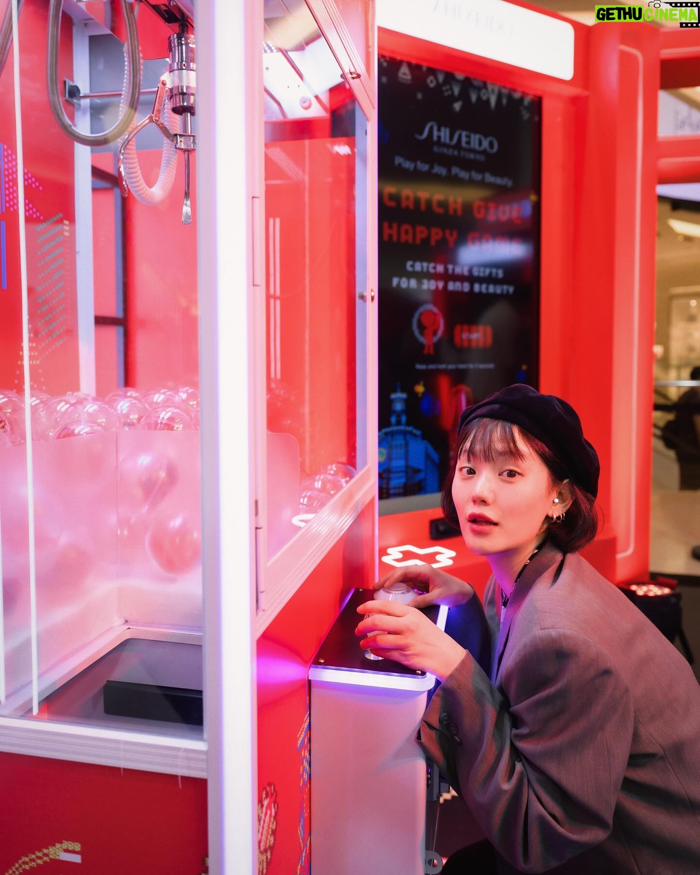 Napassanan Sirindasuphasiri Instagram - Discover the treasure of Play!! 🎄✨Holiday Event ของ @shiseido ปีนี้บรรยากาศเหมือนอยู่ Ginza ในช่วงคริสต์มาสเลย มีมุมถ่ายรูปน่ารักๆ และมีโซน Arcade ที่มีเกมให้เล่นเยอะมาก ชอบอัน Catch Give Happy Game มากฟีลกระโดดเก็บของขวัญ สนุกมากกก ในงานยังมี Ultimune Limited edition ของปีนี้ ที่มาในลายแบบ Pixle art น่าและมีชุดของขวัญพิเศษหลายแบบให้เลือกช้อปด้วย งานมีถึงวันที่ 8 พ.ย. นี้ที่ พารากอน ชั้น M ห้ามพลาดเลย! ☺️♥️ #PlayforJoyPlayforBeauty #ShiseidoThailand