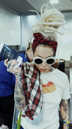 Nargiz Zakirova Instagram - Here we go 🛸 @uzairways ✈️ 💙

#on #the #road #nargiz #nargizzakirova #tour #band #fly #2023