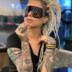 Nargiz Zakirova Instagram - Буду предельно кратка! Заказчик пранка нам известен. Цель заказчика и мотив, тоже не оставляет , ни йоты сомнения. Напомню, что в начале августа с нами связалась известная медиа платформа United24, с интересным предложением (скрины переписки в галерее). Под видом @u24.gov.ua , министра культуры Украины и Президента, Владимира Зеленского, фигляры , при помощи провокационных вопросов, попытались спровоцировать меня на то, чтобы я опорочила страну, в которой сейчас нахожусь. Опорочила режим, власть, ну и конечно же, президента Узбекистана. Что по их мнению, повлекло бы за собой - выдворение с депортацией меня , из страны. Цирк не удался 🖕🏻 Естественно, уже на пятой минуте разговора с «президентом», я поняла, что это фейк, да и заявленный министр культуры — Александр Ткаченко, так и не вышел на связь, что было весьма предсказуемо, так как на тот момент он уже был отстранен от своей должности. Мне стало любопытно понять в чём смысл этого пранка и я решила подыграть артисту и его «труппе». После этой беседы, друзья помогли мне связаться с подлинными представителями -Господина ,Президента Украины и платформой United24 (фото приложено) — они подтвердили, что это был #фейк. В завершении, скажу лишь одно. Ничего не изменилось!)) Заказчик пранка также примитивен, и к сожалению, безнадёжно- предсказуем. А исполнителям, посоветую одуматься. Ибо шутки такого рода, могут обернуться для вас, крайне-безотрадно. P.S Заказчику бы собственно, тоже не мешало остепениться, и не лезть, как говорится «на рожон» У меня , всё #пранкерыхуянкеры