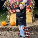 Nargiz Zakirova Instagram - Ma pumpkins 🎃 #grandchildren #boys #noah #levi #pumpkin #blaze #family #kids #home #newyork #nargiz #nargizzakirova