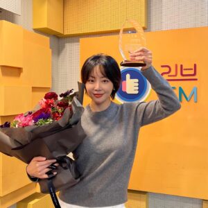 Narsha Instagram - 그저 감사합니다🙏

여러분들의 귀한시간을
기꺼이 내어주시며 프로그램을 완성시켜주셔서 다시한번 진심으로 감사드립니다

어디서든 서로를 응원하길 약속해요🤙🏼

한번 깡남 깡녀는 영원한 깡남깡녀!!

끝내 행복해질거에요
오늘도 아브라카다브라💜