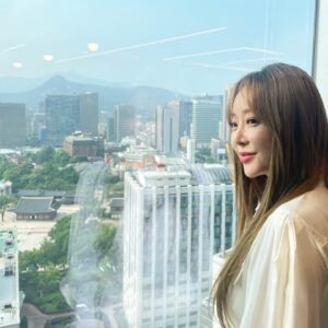 Narsha Instagram - 가끔
낯선 동네 가장 높은곳에 올라오면 내가 이 땅 주인이된것같은 그런 귀여운생각🤦🏻‍♀️