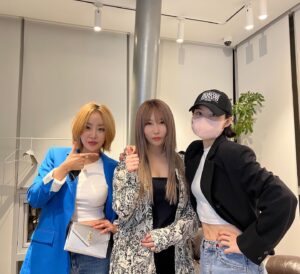 Narsha Instagram - 오늘의주인공
@jeaworld 🤙🏼

기타등등
@miryoakajohoney , 나🤚🏼