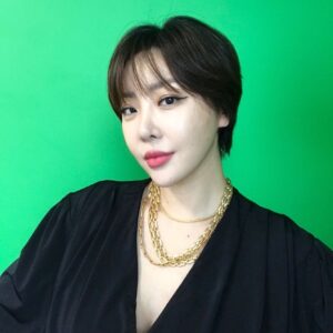 Narsha Instagram - 이제 다시 운동도 시작하고
그동안 돌보지못했던 
나를 좀 챙겨보려구요
몸무게도 다시 되찾고

쇠질 다시 시작해야지🏋🏻

#토닥토닥 #나자신