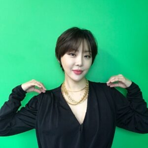 Narsha Instagram - 이제 다시 운동도 시작하고
그동안 돌보지못했던 
나를 좀 챙겨보려구요
몸무게도 다시 되찾고

쇠질 다시 시작해야지🏋🏻

#토닥토닥 #나자신