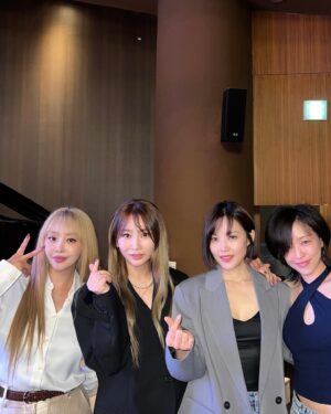 Narsha Instagram - 오랜만에 넷이 축가🦋
제아동생 결혼 축하🌸