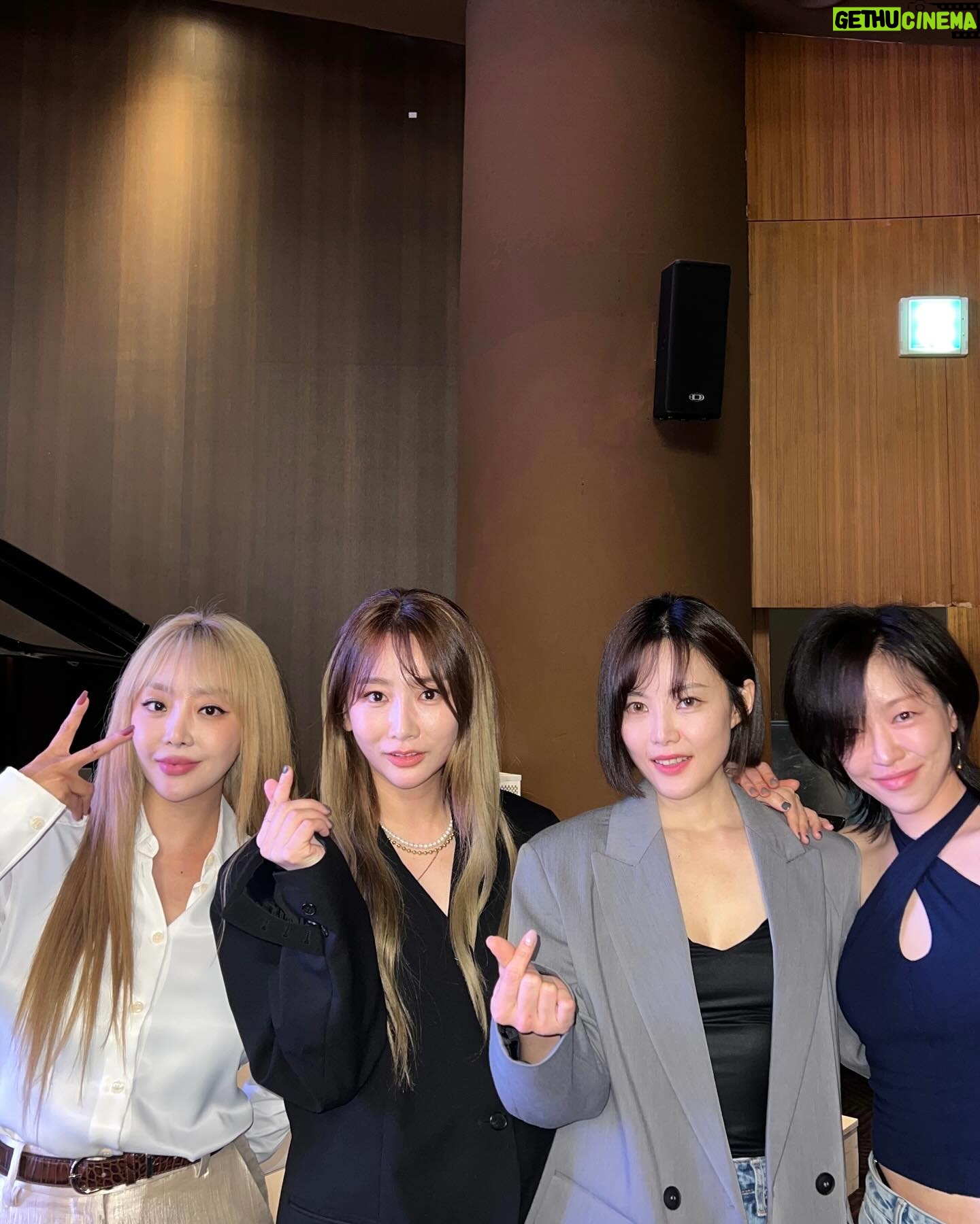 Narsha - 9.6K Likes - 오랜만에 넷이 축가🦋
제아동생 결혼 축하🌸