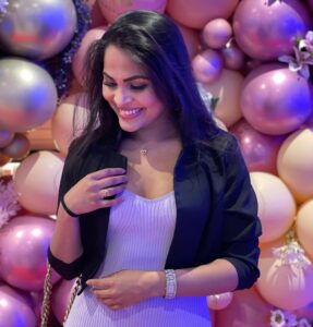 Actress Narvini Dery HD Instagram Photos and Wallpapers July 2022
