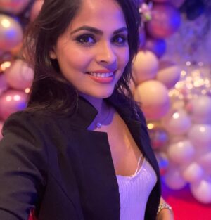 Narvini Dery Instagram - Happy moments 💜 fun-fact purple is my childhood fav color 💜