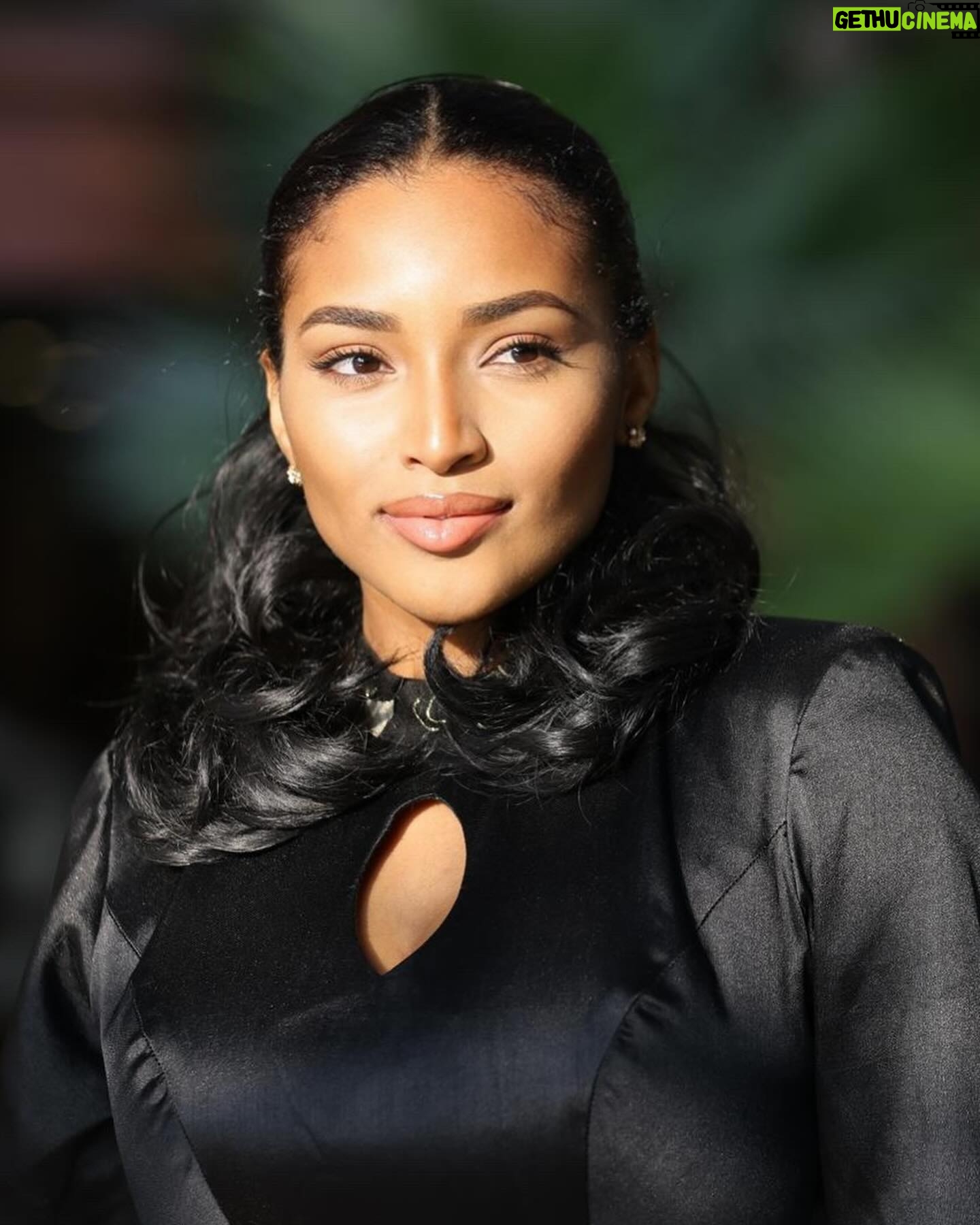 Nashaira Belisa - 1.9K Likes - It’s all an act of faith, there are no guarantees.
Love anyway 🖤✨
MW Beauty shots x
Dress: @prudential_atelier
Ponytail: @lase.beauty