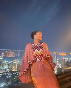 Nashaira Belisa Instagram - In the city of dreams 🇮🇳

Im weirdly enjoying creating content 😂😂 who have i become? 

Dress: @katieoeleganza