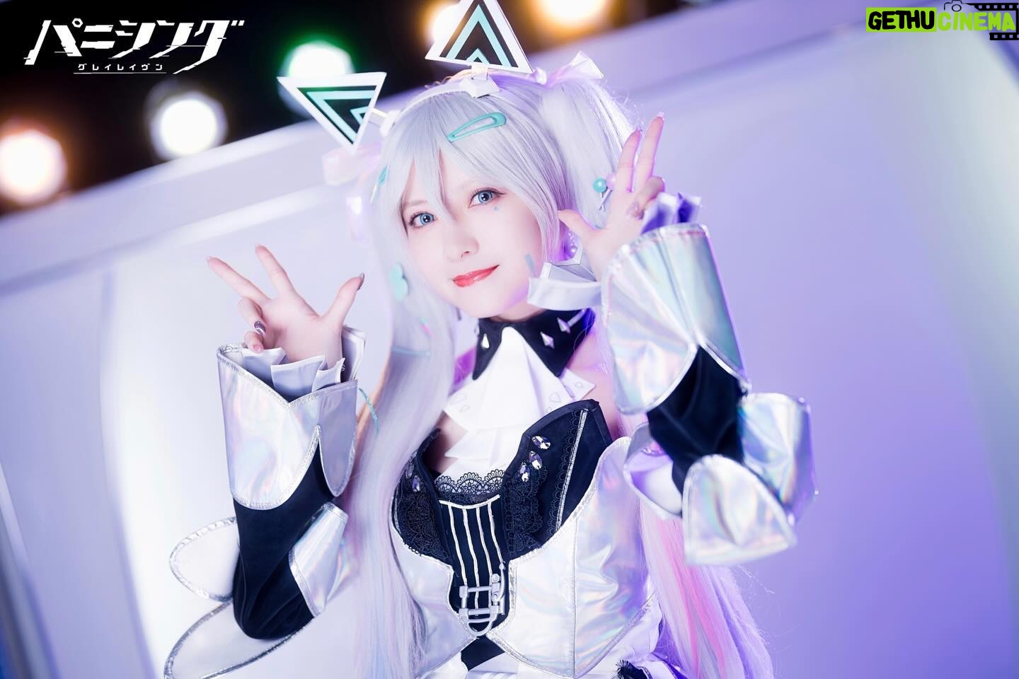 Nashiko Momotsuki Instagram - アプリゲーム「 パニシング:グレイレイヴン」 アイドルカレニーナをコスプレしてみました。 まさかアイドルになれるとは…どうですか?似合ってますか?🙋♀️ #パニグレ #カレニーナ #パッションコール #PR ▼「パニシング:グレイレイヴン」DLはこちら https://pgrjpdeeplink.onelink.me/hQpR/aixi8rim" Twitterには別カットも載せてあるよ見て〜🙋♀️ https://x.com/nashiko_cos/status/1777985537049256019?s=46&t=AmFRo94vrlcRljKVT_u3-w