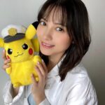 Nashiko Momotsuki Instagram - 本日2/19(月)発売 #週刊ビッグコミックスピリッツ の表紙に登場🙋‍♀️ なんとなんと！ #おはスタ 「なしことホテイソンの！アニポケチャンネル」とのスペシャルコラボで、あのニャオハ風衣装での表紙です！ ポケモンに囲まれながらの撮影、幸せいっぱいです🥰 ぜひゲットしてこの幸せ感じてください！笑 #桃月なしこ #なしこたそ