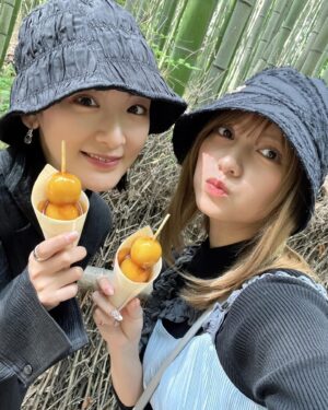 Nashiko Momotsuki Instagram - いこまちゃんと1泊2日の京都デート♡1995年生まれ組〜✌️

美味しいもの沢山食べて、沢山神社まわってお参りして、御朱印集めもデビュー✌️

#君ゆき 撮影中のひろやにも会った。残りの撮影も頑張ってな✌️

#桃月なしこ #なしこたそ