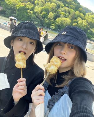 Nashiko Momotsuki Instagram - いこまちゃんと1泊2日の京都デート♡1995年生まれ組〜✌️

美味しいもの沢山食べて、沢山神社まわってお参りして、御朱印集めもデビュー✌️

#君ゆき 撮影中のひろやにも会った。残りの撮影も頑張ってな✌️

#桃月なしこ #なしこたそ