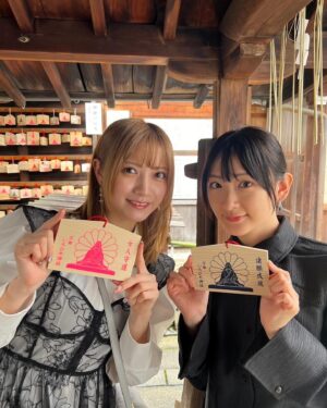 Nashiko Momotsuki Instagram - いこまちゃんと1泊2日の京都デート♡1995年生まれ組〜✌️

美味しいもの沢山食べて、沢山神社まわってお参りして、御朱印集めもデビュー✌️

#君ゆき 撮影中のひろやにも会った。残りの撮影も頑張ってな✌️

#桃月なしこ #なしこたそ
