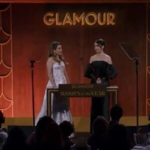 Nasim Pedrad Instagram - Mad love to our allies in the fight for a free Iran. 👊🏼❤️ @glamourmag @condenast @sambarry Thank you for shining a light on the brave women of our country at this year’s Glamour Women of the Year Awards. Link in bio for full video.