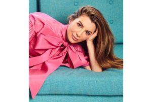 Nasim Pedrad Instagram - 🎀 @vanityfair