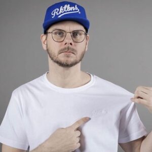 Nastassja Strobel Instagram - Ich hab einfach nur gekleckert.
@etiennetogo hat eine eigene Kollektion.

Nicht ganz so cool. Aber dieses Posen mach ich trotzdem.