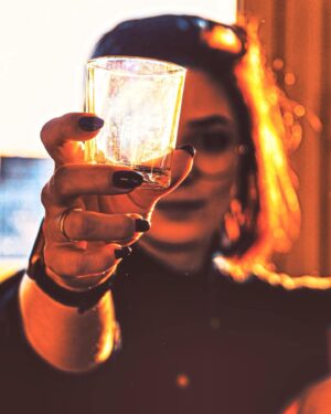 Nastassja Strobel Instagram - Cheers! 
Auf euch alle! 
Denn heute ist nicht nur mein Geburtstag - ihr sollt alle einen wundervollen Tag haben!
✨✨✨✨
📸 @adrianskii