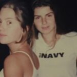 Natália Lage Instagram - A Marina é minha amiga mais antiga. A que ficou com mais força, assim, da infância. A gente diz pra todo mundo que é prima e nem explica, porque a relação é de família mesmo. Sua mãe é minha tia, suas irmãs são meu sangue e pronto. A gente tem aquele tipo de intimidade que existe a despeito até do convívio diário, das marés das vidas, dos momentos e das cidades.. Está lá, é nosso, intransferível e resgatável ao primeiro olhar. E eu olho pra ela com muito orgulho de ver como ela se tornou essa mulher forte, inteligente, situada, talentosa, engraçada, gata estilosa e dona de um coração gigante. A gente conhece e gosta de muita gente nessa vida mas sim, tem aqueles que estão na raiz da árvore que somos. Te amo eterno Ma ♥️ Feliz Aniversário 🎉🎈🎂