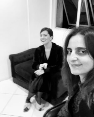 Natália Lage Instagram - Tem umas amizades que só o teatro dá pra gente… 

Hoje é dia de Kika e eu desejo as coisas mais bonitas do mundo pra você, minha amiga!! 
Alegrias amor saúde e sorte ♥️🪅🎈
loviú xuxu
