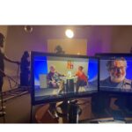 Natália Lage Instagram - E hoje vai ao ar as 23:30h na Tv Brasil, o episódio “De Braços Abertos” de @mariaadelaideamaralofc dentro da série Dramaturgias. Estarei ao lado do gênio @leonardomedeiros sob o olhar preciso e afiado de @hotelberlim e @milessmilesshitzu A fotografia é de @lucas.barbi , a direção de arte da maravilhosa @monicadelfino.art , os figurinos de @bab_doria e visagismo de @dairaadelaide vale a pena conferir. reprise as 5:30, pra quem é da madruga.. ✨