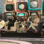 Natália Lage Instagram - No quadro Tv Teca do Caldeirão do Mion (que cara legal!) desse sábado - toda trabalhada no brilho dessa marca que eu amo que é a @pa_de_d 🤍 pra divulgar junto com a parceira @anabeatriznogueira_oficial, as últimas semanas de Sra.Klein no teatro das Artes🎭 venham! E aproveitando pra encontrar meu amigo de fé, irmão, camarada @luciomaurofilhooficial e tantas pessoas queridas ✨♥️🙌🏽 adorei