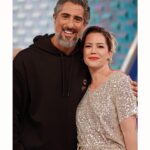 Natália Lage Instagram - No quadro Tv Teca do Caldeirão do Mion (que cara legal!) desse sábado - toda trabalhada no brilho dessa marca que eu amo que é a @pa_de_d 🤍 pra divulgar junto com a parceira @anabeatriznogueira_oficial, as últimas semanas de Sra.Klein no teatro das Artes🎭 venham! E aproveitando pra encontrar meu amigo de fé, irmão, camarada @luciomaurofilhooficial e tantas pessoas queridas ✨♥️🙌🏽 adorei