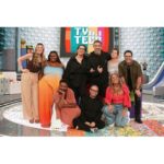 Natália Lage Instagram - No quadro Tv Teca do Caldeirão do Mion (que cara legal!) desse sábado - toda trabalhada no brilho dessa marca que eu amo que é a @pa_de_d 🤍 pra divulgar junto com a parceira @anabeatriznogueira_oficial, as últimas semanas de Sra.Klein no teatro das Artes🎭 venham! E aproveitando pra encontrar meu amigo de fé, irmão, camarada @luciomaurofilhooficial e tantas pessoas queridas ✨♥️🙌🏽 adorei