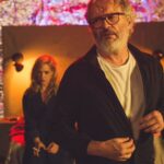 Natália Lage Instagram - Posted @withregram • @hotelberlim - DRAMATURGIAS // EP De Braços Abertos - Pessoal, a nossa série de TV DRAMATURGIAS irá estrear em março na @tvbrasil em data a ser confirmada. Estamos muito felizes com o resultado da série, que é composta por 13 episódios de 26 minutos, e deve ser exibida sempre às terças às 23h. Produzida pela Filmes com Saquê, DRAMATURGIAS recria trechos de peças clássicas do Teatro Brasileiro produzidas entre os anos 1940 e 1980. No elenco, 44 atores reinterpretam personagens clássicos da nossa dramaturgia. A série também traz entrevistas com encenadores, atores, dramaturgos, críticos e historiadores de teatro. Nas imagens acima, as fotos de still que a @denisepimenta_ fez do episódio “De Braços Abertos”. Em breve, mais detalhes sobre a estreia de DRAMATURGIAS! EP 11 DE BRAÇOS ABERTOS (texto) Maria Adelaide Amaral (elenco) @leonardomedeiros (Sérgio) @natalialage78 (Luísa) (equipe) Direção & Roteiro: Rodrigo Grota Assistente de Direção & Pesquisa: Roberta Takamatsu Produção Executiva: @peraroguilherme Direção de Fotografia: @lucas.barbi Direção de Arte: @monicadelfino.art Direção de Produção: @gabihusein Figurinos: @bab_doria Maquiagem: @dairaadelaide Som Direto: giovaninori1 Gaffer: @luiz_rossijr 1o Assistente de Fotografia: @guigmortean Montador, Continuísta, Logger & Finalização: @joaovitormoreno123 Assistente de Gaffer: @camilalcantaram 1o Assistente de Arte: victor.laffranchi Cenotécnico: @luizeduardopsls Assistente de Cenoténico: @pretinha.ca 2a Assistente de Arte: @luanazaia_ Assistente de Som Direto: @juu.gabriela 1a Assistente de Produção: mariavitoriaticiani 2o Assistente de Fotografia: @zerofotografo 2a Assistente de Produção: @thaipereira27 3a Assistente de Arte: @sofiabrunetto Coordenação de Pós Produção: Caio Cesaro Vinheta de Abertura, Lettering & Cartaz: @guilhermegerais Pós de Som: @felipyandrade, @caio.h.freitas, @otaviosantosfilm Pós de Imagem: @brunobaltarejo Acessibilidade: @visual.libras #dramaturgias #filmescomsaquê #teatrobrasileiro #londrina #debraçosabertos #mariaadelaideamaral #tvspublicas #tvbrasil #dramatugiabrasileira #rodrigogrota #natalialage #leonardomedeiros #fsatvspublicas #still
