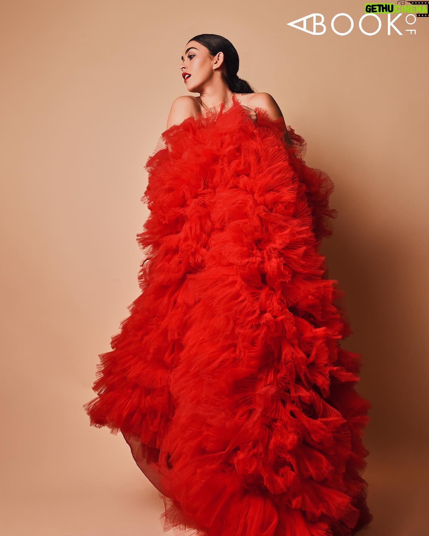 Natacha Karam Instagram - The talent Involved in creating these images- Wow- lucky me! 🤩 Thank you @abookof ❤️❤️ This shoot is my favourite shoot to date 🥰🥰 Follow link in my bio for the full interview 🙏🏼 💄: @tracewatkins 💇🏻♀️: @tildebymatilde 👗: @devonnuszer @blu___jeans 📸: @graphicsmetropolis Production : @louielouie16 @abookof