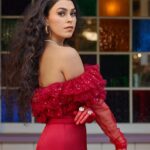 Natacha Karam Instagram - 💃🏻💃🏻💃🏻 This stained glass window was one of the first things I did in my renovations ❤️❤️❤️ Yes, I’m still rolling out these pictures can you blame me? 🥰