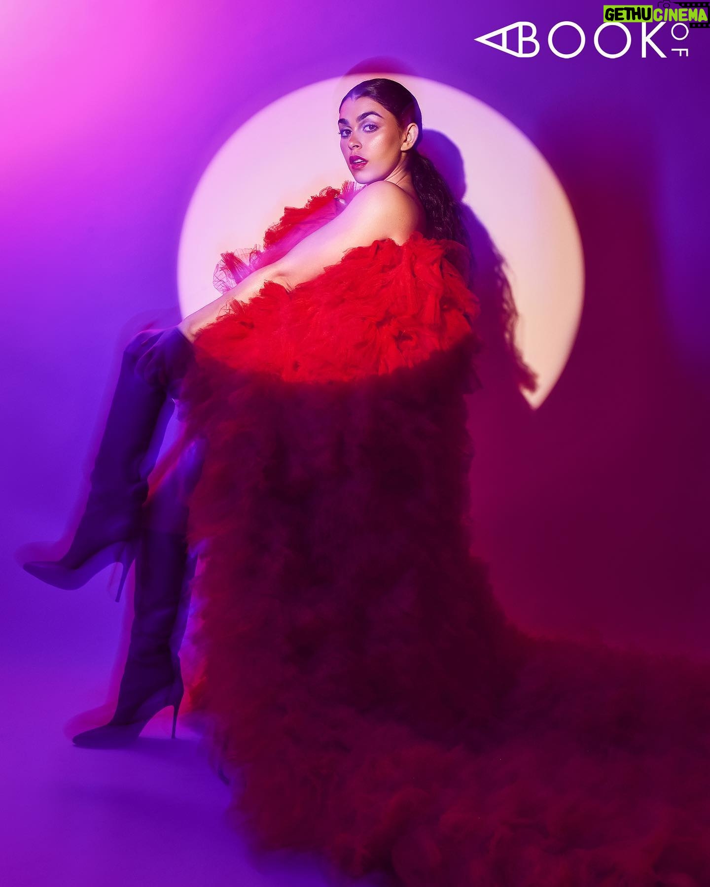 Natacha Karam Instagram - The talent Involved in creating these images- Wow- lucky me! 🤩 Thank you @abookof ❤️❤️ This shoot is my favourite shoot to date 🥰🥰 Follow link in my bio for the full interview 🙏🏼 💄: @tracewatkins 💇🏻♀️: @tildebymatilde 👗: @devonnuszer @blu___jeans 📸: @graphicsmetropolis Production : @louielouie16 @abookof