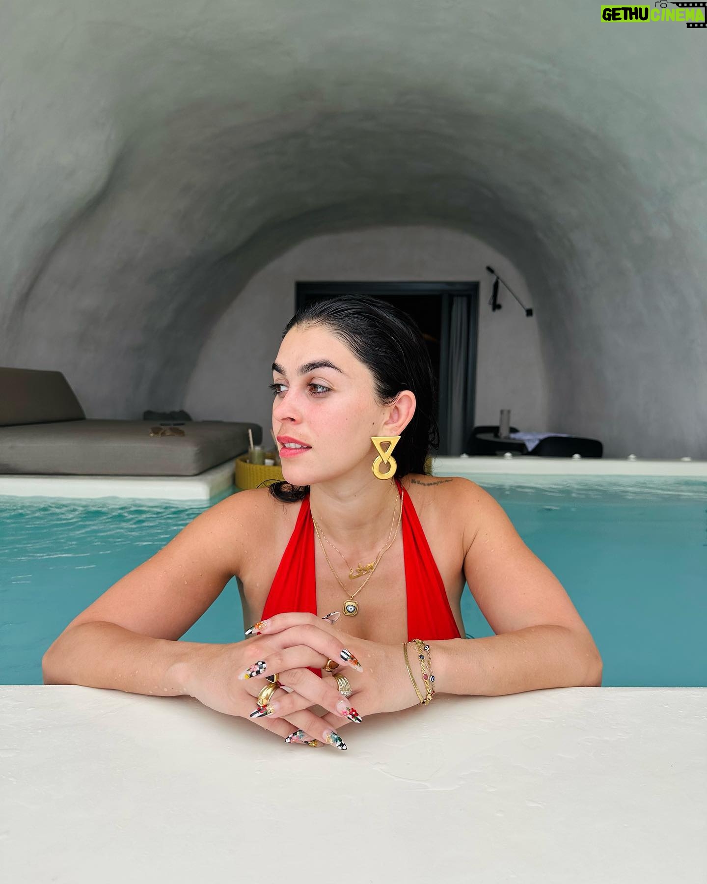 Natacha Karam Instagram - A very special hotel and a very special holiday 💙✨