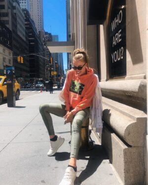 Natali Yura Instagram - Back for 5 hours only 💔 NY , then up up ✈️ again .. thanks @dosesofficial for the super comfy/travel hoodie!
