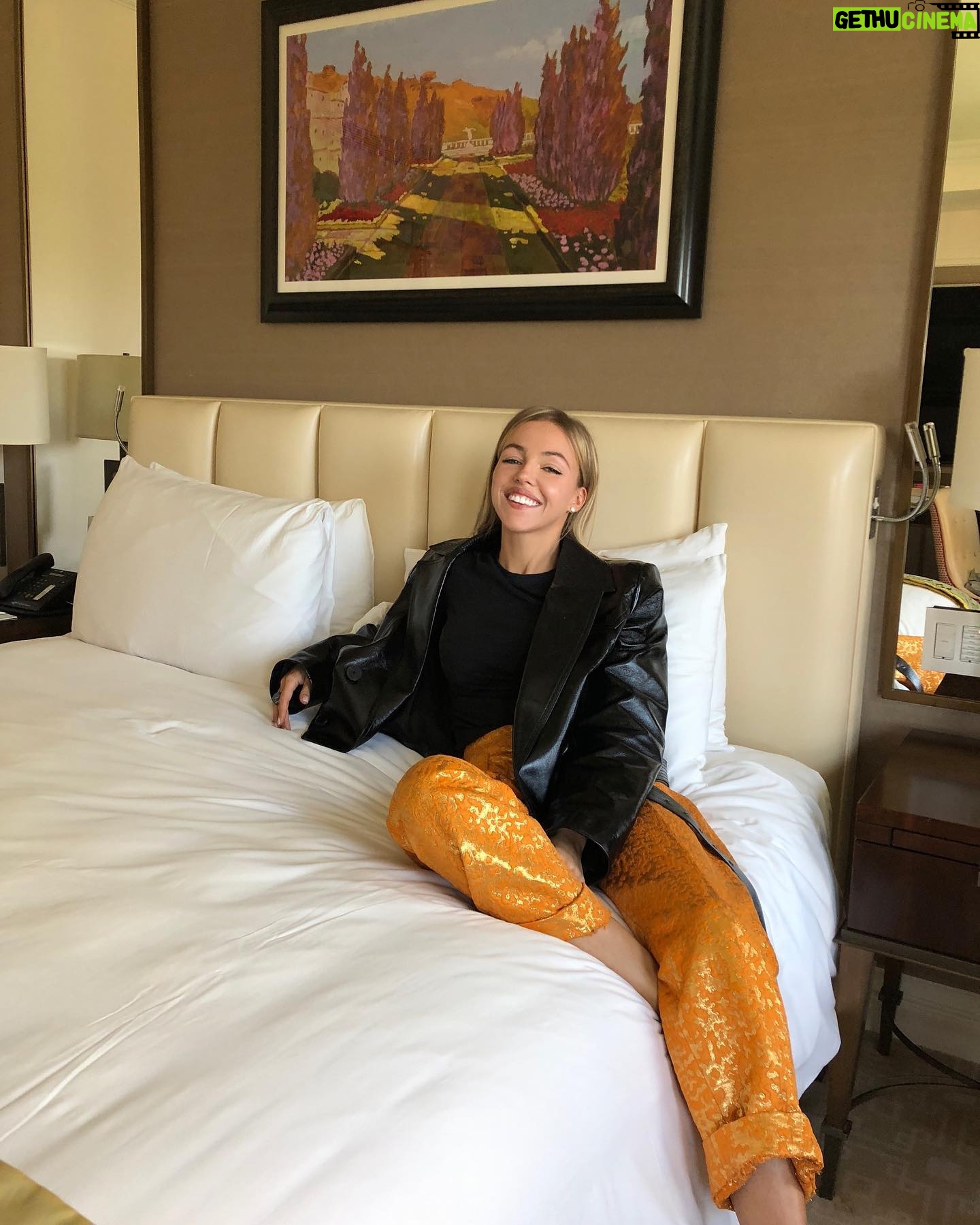 Natali Yura Instagram - Pillow talk, Monday