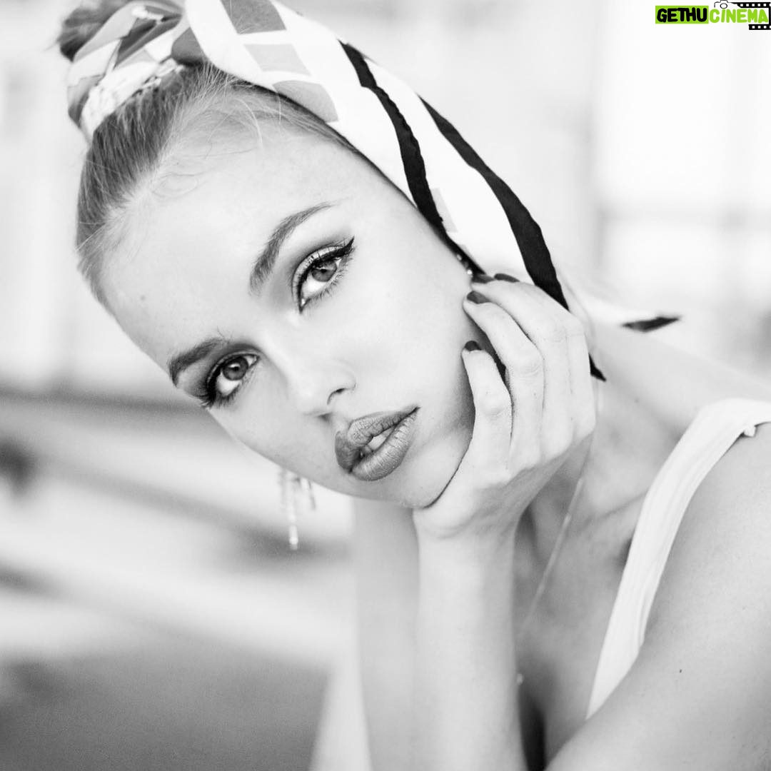 Natali Yura Instagram - I’m in @lofficielrussia guys!!! Excited! Thank you
