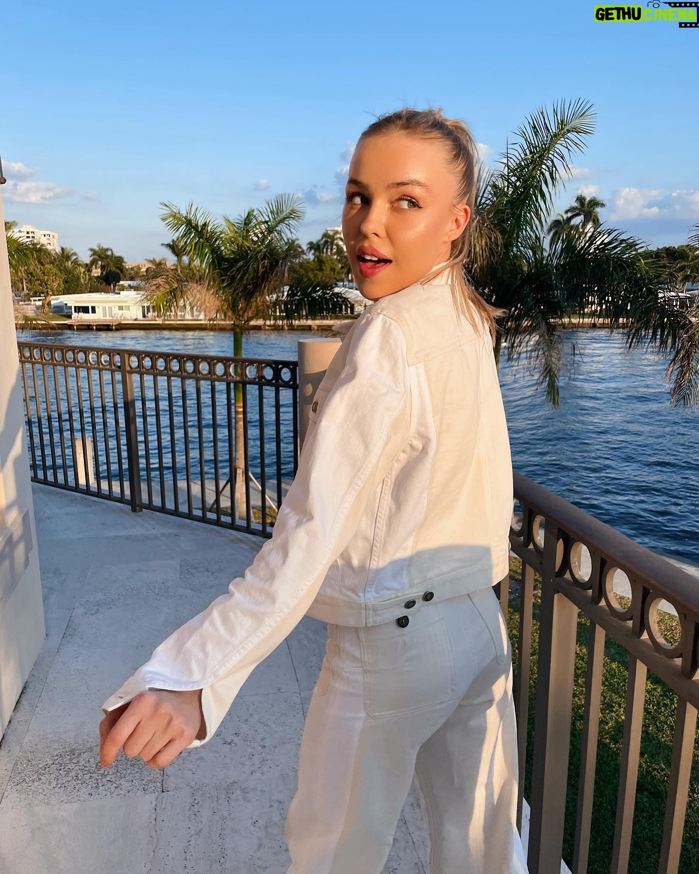 Natali Yura Instagram - Hide your kids, hide your wife//: Miami see you tonight 😅
