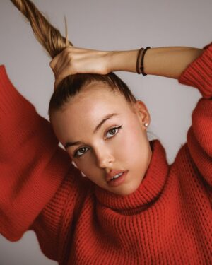 Natali Yura Instagram - Hi! Missed me ?) Making posts on Instagram always takes me outside my comfort zone.⠀ But I’m still here ;)⠀
What are you doing to challenge yourself?⠀