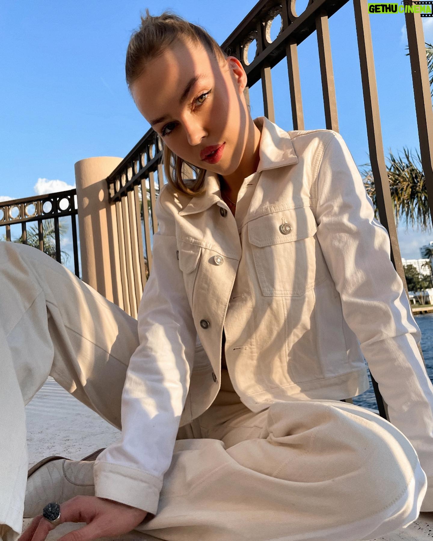 Natali Yura Instagram - Hide your kids, hide your wife//: Miami see you tonight 😅