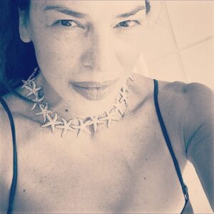 Natalia Dragoumi Instagram - Κοίτα τα πράγματα κατάματα.. face things 
#nomakeupselfie #onlylipstick 
Caroline Svedbom 

@glance_designersroom @carolinesvedbom 
@__actandreact__ 
#power #powerful  #natural