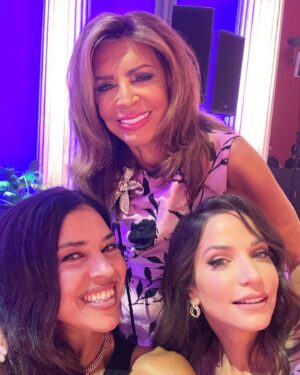 Natalia Dragoumi Instagram - 2023 international Emmy awards.
@iemmys 
Γιατί και ο κινηματογράφος κινδυνεύει να γίνει είδος υπό εξαφάνιση…
@stam_tsimtsili 
@katerina_geronikolou 
@mimi_denissi 
@antinoosalmpanis @toniasotiropoulou @olgamalea 
@nathanielbrendel @nathbrendel 
#cinema #emmyawards @nova_greece