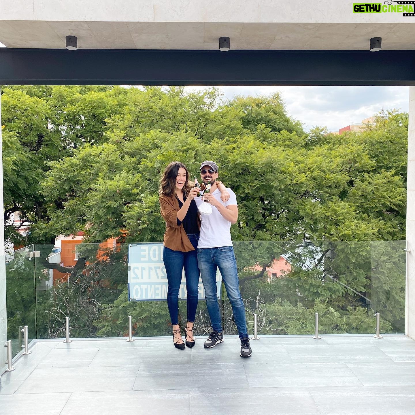 Natalia Guerrero - 3.5K Likes - Aaaahhhhh ya nos cambiamos. Un nuevo comienzo!
Que felicidad compartir la vida contigo!