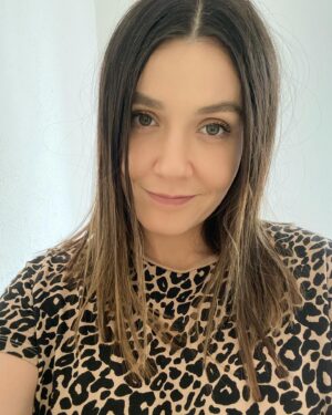 Natalia Guerrero Instagram - Amo el animal print! Siento que es un básico. Hace poco me di cuenta que mi ropa es blanca, negra o animal print.
Quien más lo ama?