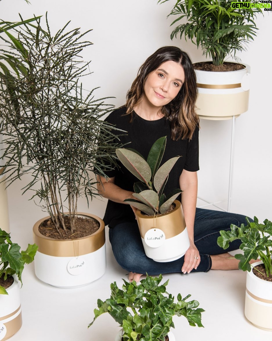 Natalia Guerrero - 1.7K Likes - Siempre quise emprender algo, pero me tomo muchos años descubrir y crear un producto que me enloquezca.
@lalapot.mx fue creado desde cero por mi. Llevo más de un año mejorando el producto. Ya casi cumplimos 1 mes de haberlo lanzado y estoy feliz!!
Me aplaudo por animarme, por lanzarme con miedo y sobre todo por creer en mi.
Quiero agradecer a mi esposo @lautarosilv porque no habría forma humana de que esto lo hubiera podido hacer sin su ayuda! Eres mi mayor felicidad!! Te amo.